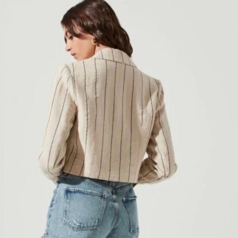 ASTR - The Label Rozette Cropped Pinstripe Linen Jacket Size XS - Picture 2 of 13